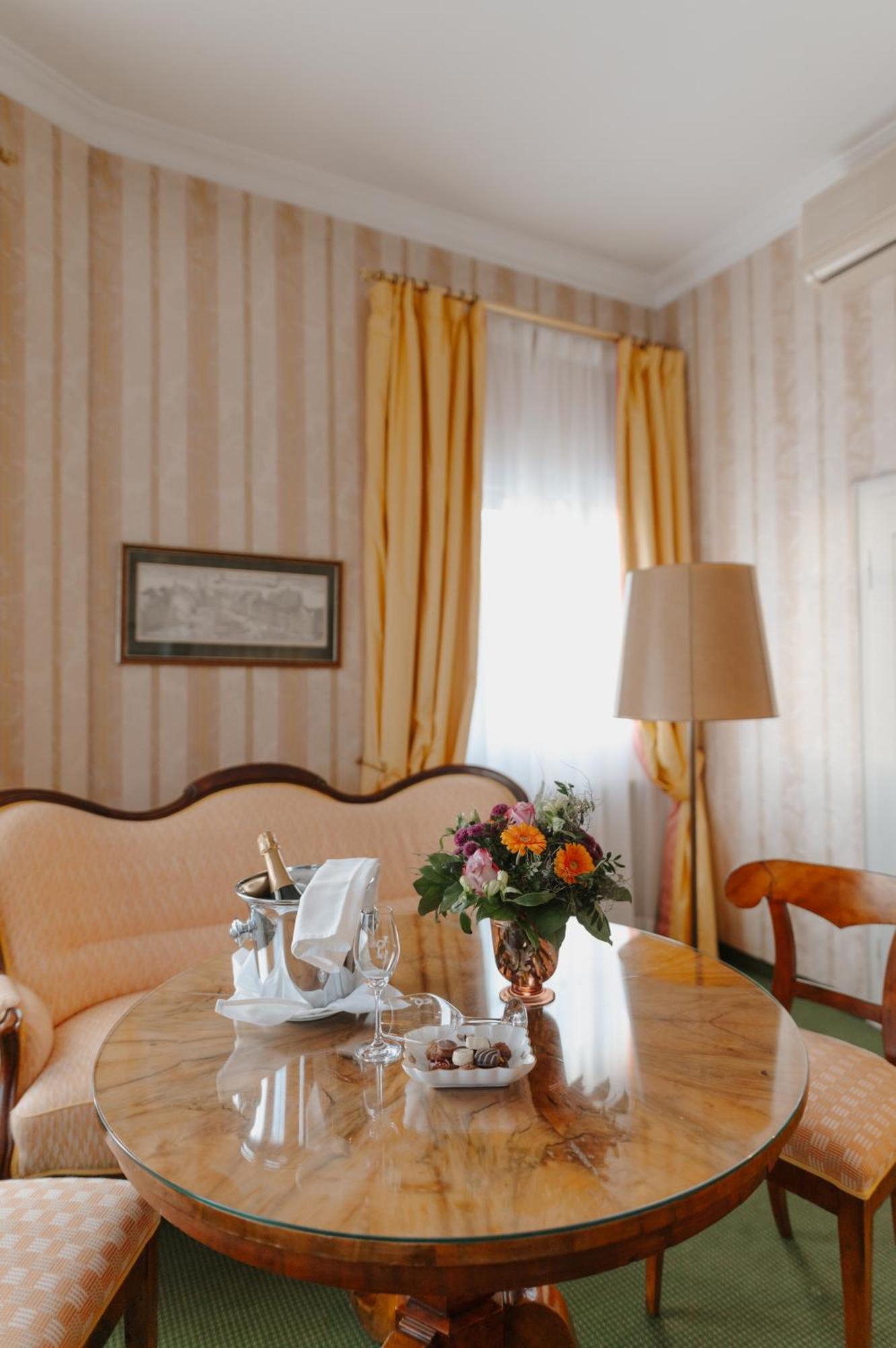 Romantik Hotel Zur Post Fuerstenfeldbruck Buitenkant foto