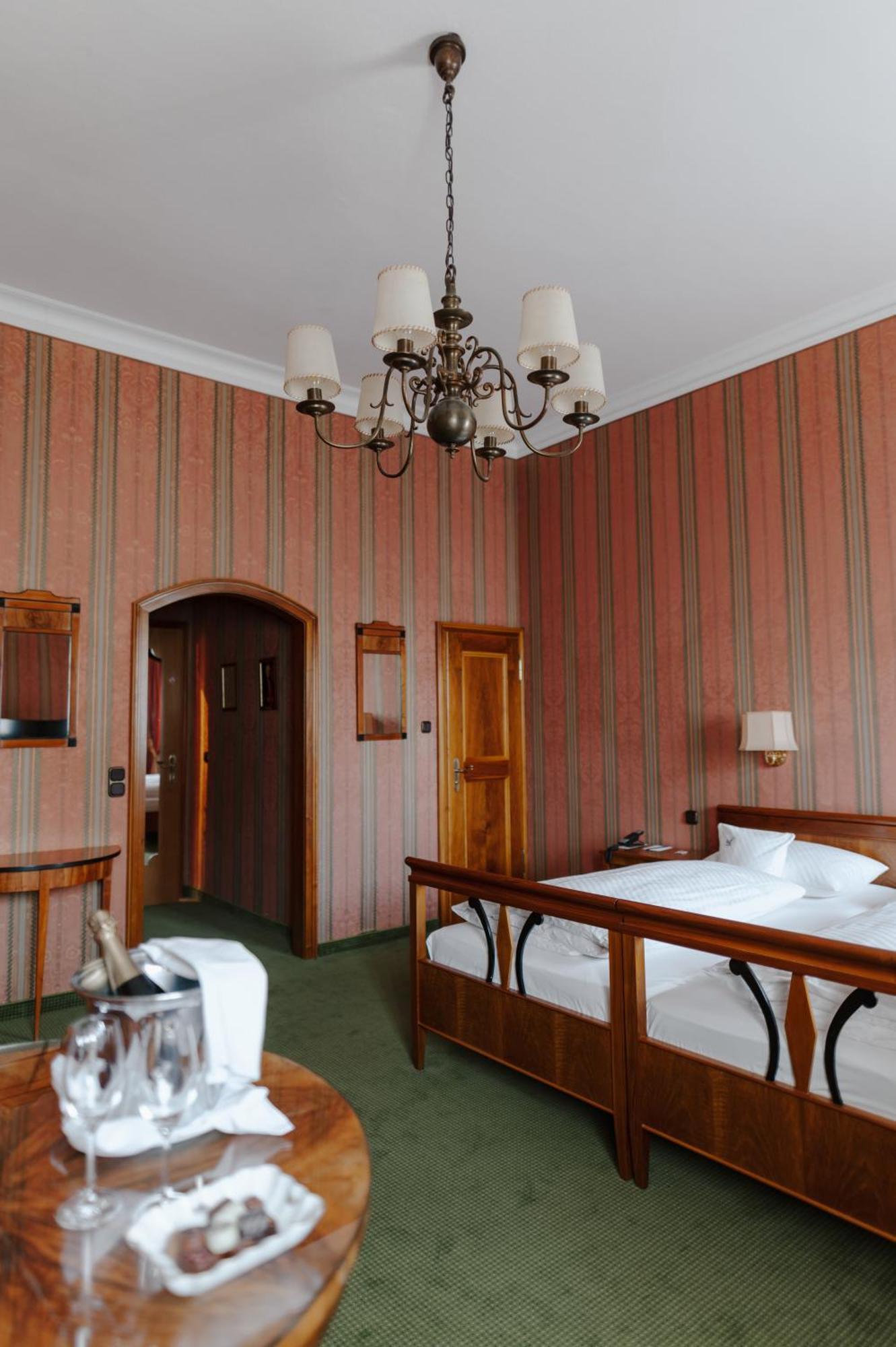 Romantik Hotel Zur Post Fuerstenfeldbruck Buitenkant foto
